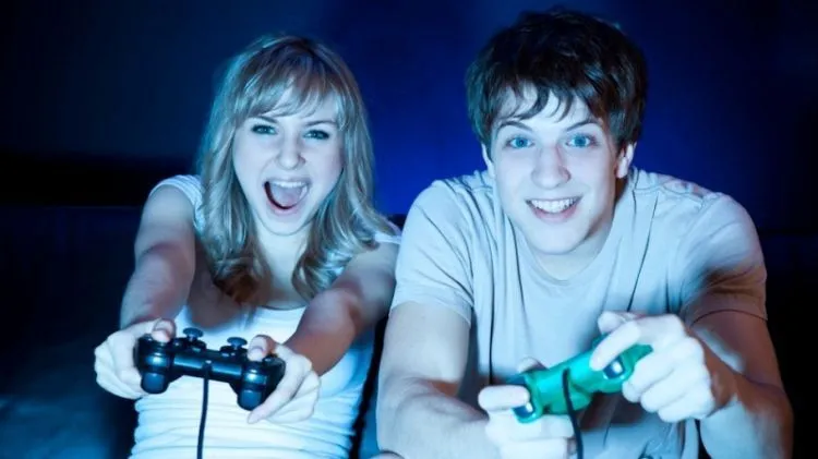 Keseruan Hidup Macam Ini, Cuma Cewek yang Hobi Nge-game yang Paham! 29