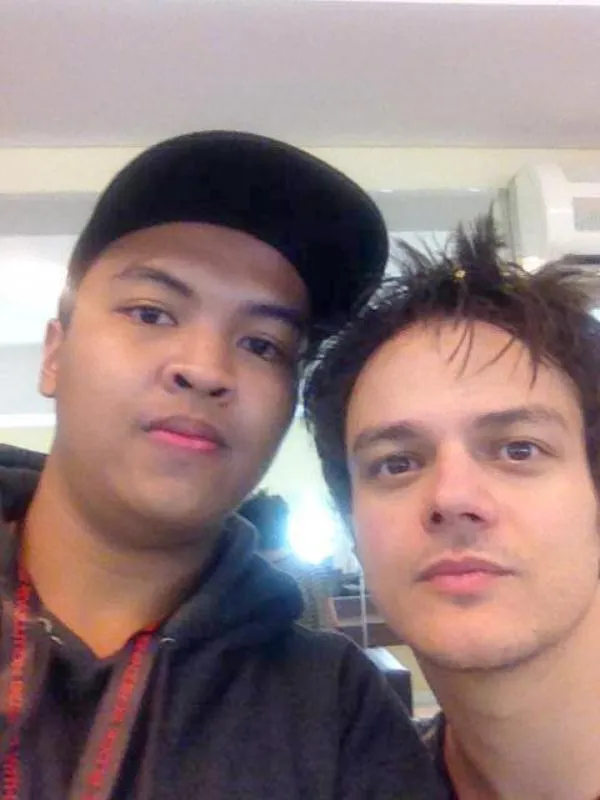 Begini Nih Kalau Pembaca Hipwee Diminta Pamer Foto Mereka Bareng Artis! 39
