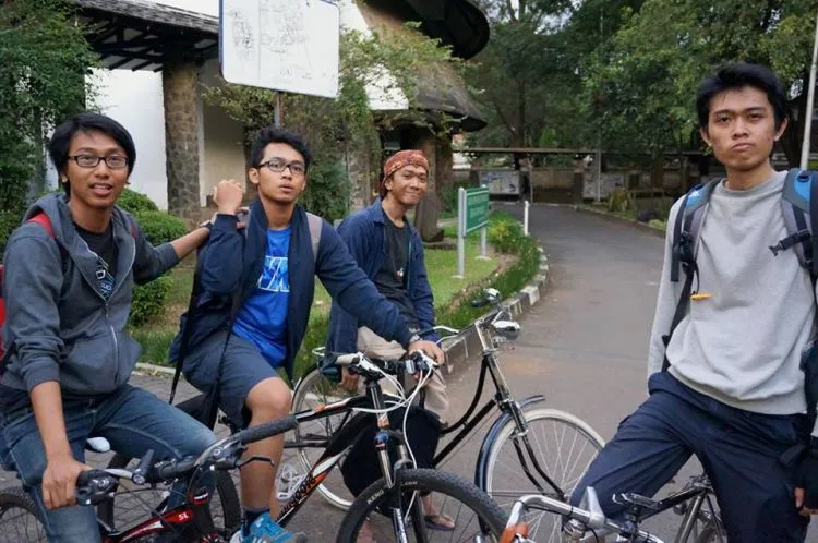 Alasan-Alasan Mengapa Uang Kiriman Orangtuamu Selalu Jebol Sebelum Waktunya 9