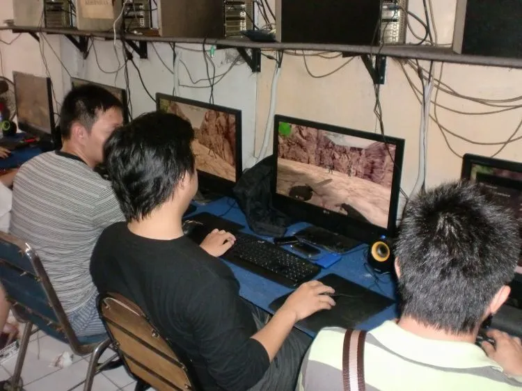Punya Pacar yang Hobi Main DotA? Ini 15 Strategi Supaya Hubunganmu Awet-Awet Saja 19