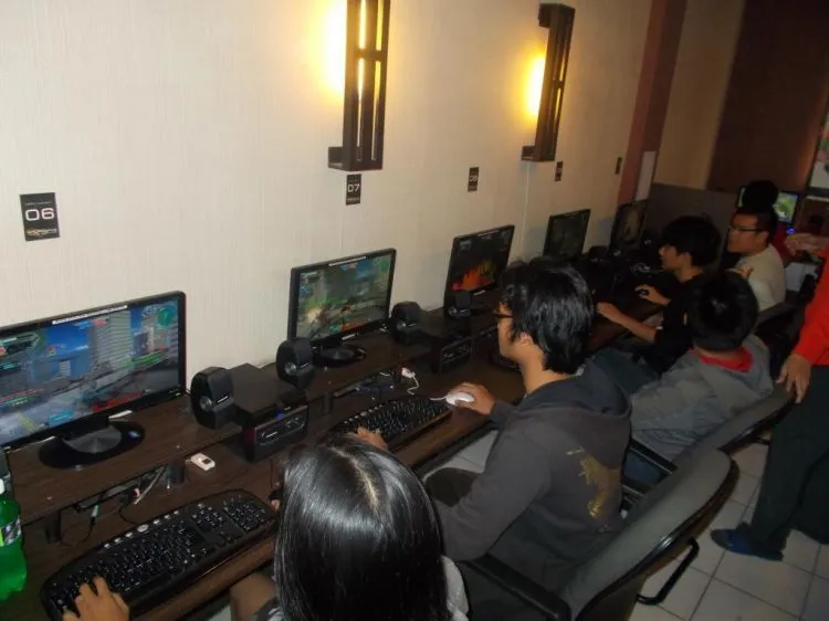 Punya Pacar yang Hobi Main DotA? Ini 15 Strategi Supaya Hubunganmu Awet-Awet Saja 29