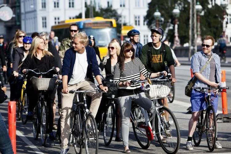 Hidup Tanpa Mobil, Banyak Cuti, dan Hal-Hal Lain yang Menjadikan Orang Denmark Manusia Paling Bahagia Di Dunia 13