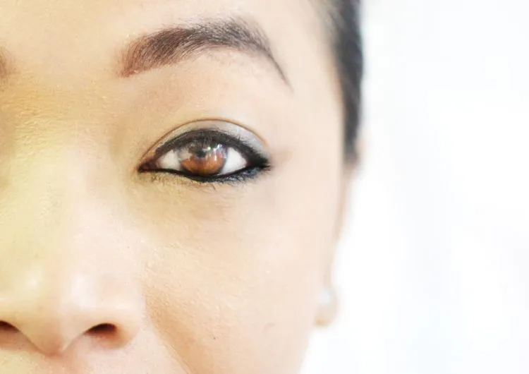 Tips dan Trik Memakai Eyeliner Dalam Kurang Dari 3 Menit 24