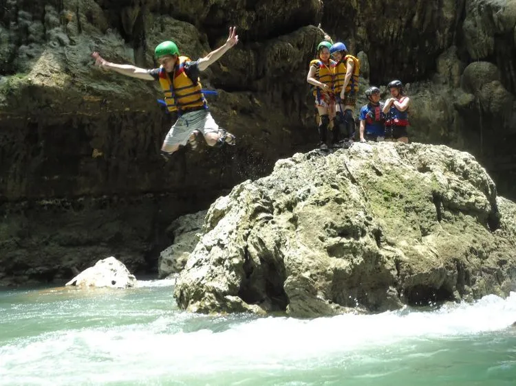 Jalan-Jalan ke Green Canyon, Pangandaran, dan Batu Karas dengan 800 Ribuan 17