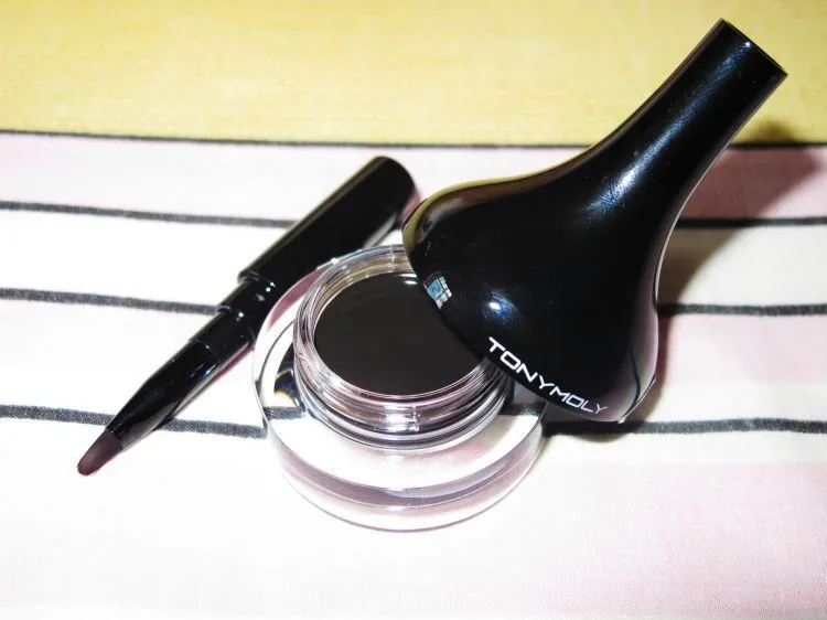 Tips dan Trik Memakai Eyeliner Dalam Kurang Dari 3 Menit 17