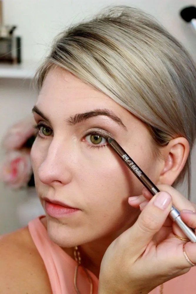 Tips dan Trik Memakai Eyeliner Dalam Kurang Dari 3 Menit 21