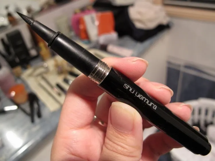 Tips dan Trik Memakai Eyeliner Dalam Kurang Dari 3 Menit 18