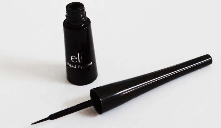 Tips dan Trik Memakai Eyeliner Dalam Kurang Dari 3 Menit 16