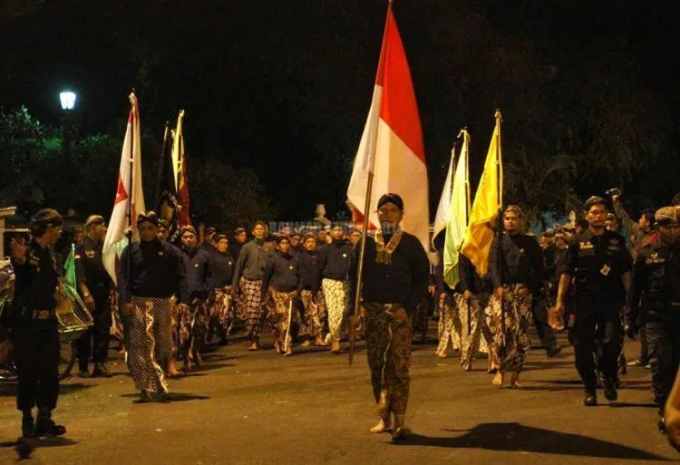Indonesia Itu Kaya. 10 Tradisi Unik Ini Bakal Membuatmu Kagum Sampai Geleng-Geleng Kepala 20