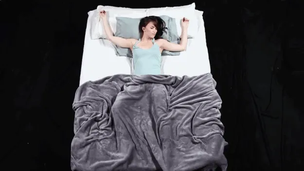 9 Posisi Tidur yang Bisa Membuatmu Terlelap Nyaman dan Bangun Dengan Lebih Segar 11