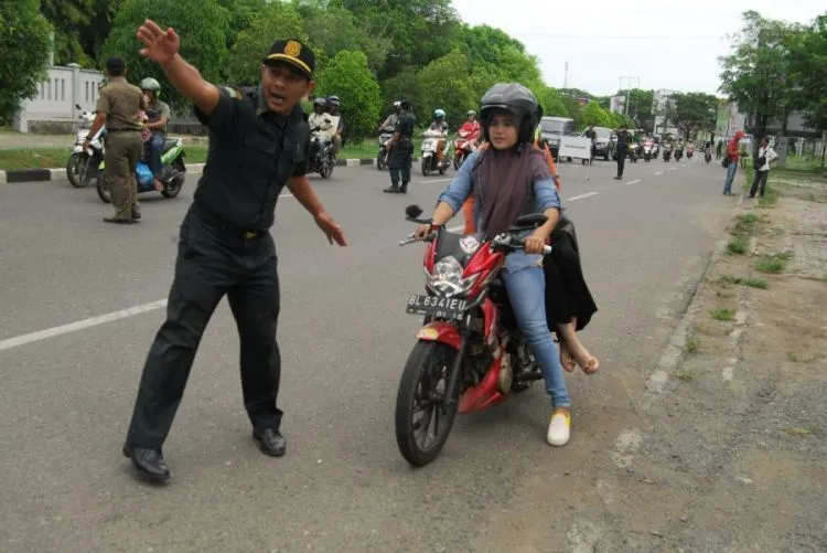 10 Adat Masyarakat yang Haram Kamu Langgar, Kalau Enggan Disebut 'Tak Sopan' 13