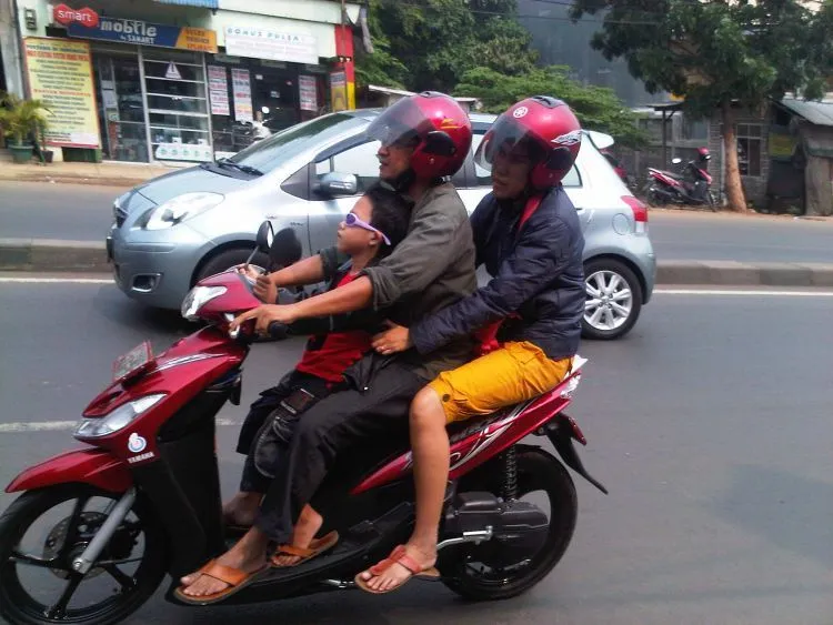 Saat Kita Ugal-Ugalan Naik Motor, yang Jadi Tumbalnya Adalah Anak-Anak Kita 6