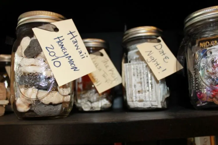 Buat Kamar Kostmu Lebih Cantik dengan Botol Selai Bekas dan Sedikit Kreativitas! 14