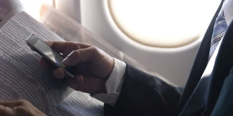 10 Tips Aman Untuk Semua Cewek yang Traveling Sendirian 21