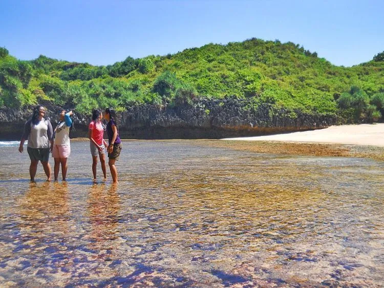 10 Cara Jitu Berlibur Hemat Saat Sedang Peak Season 18