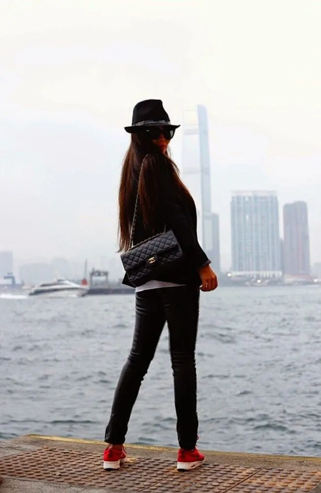 10 Tips Aman Untuk Semua Cewek yang Traveling Sendirian 14