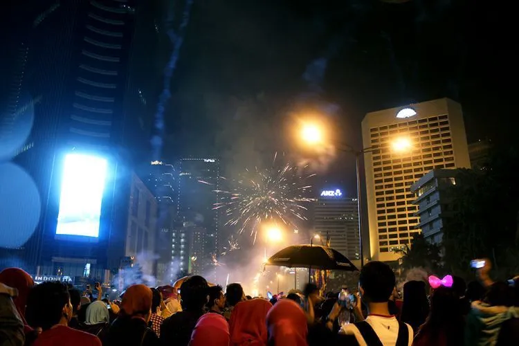 Kalau Mau Malam Tahun Barumu Seru dan Menyenangkan, Jangan Lupakan Detil-Detil Ini! 14