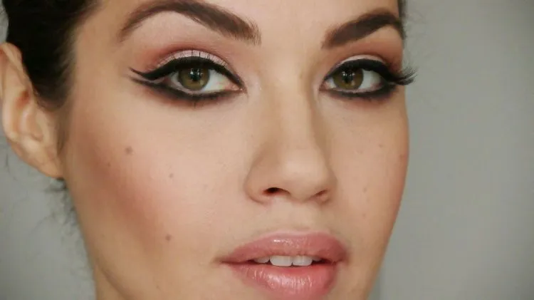 Tips dan Trik Memakai Eyeliner Dalam Kurang Dari 3 Menit 26