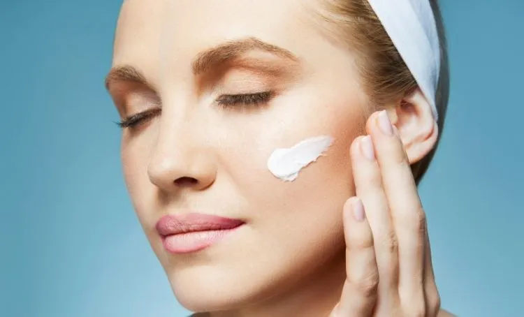 12 Mitos Kecantikan yang Harus Berhenti Kamu Percaya Agar Usahamu Tampil Cantik Tak Sia-Sia 18