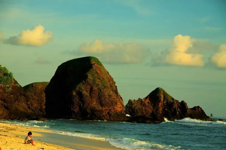 11 Destinasi Wisata Lombok, Sajikan Keindahan Alam dan Budaya 19
