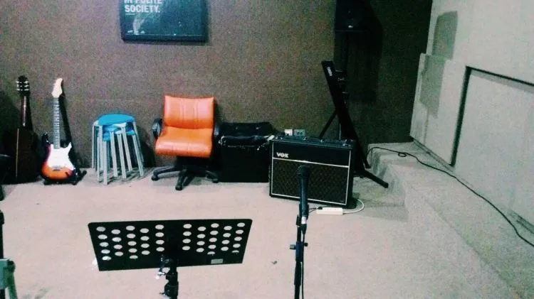 Seluk-Beluk Percintaan yang Hanya Dipahami Oleh Pacar Anak Band 20
