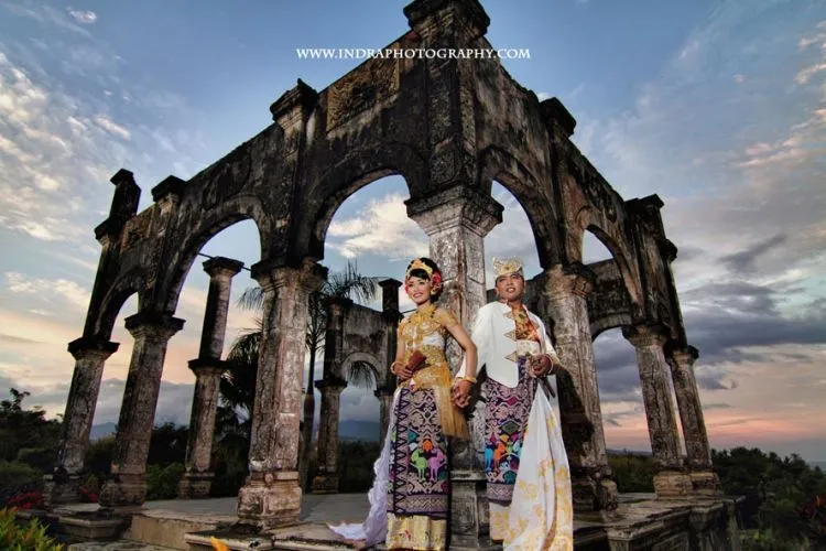 10 Lokasi yang Layak Jadi Pilihan Untuk Latar Foto Prewedding-mu Bersama Pasangan 18