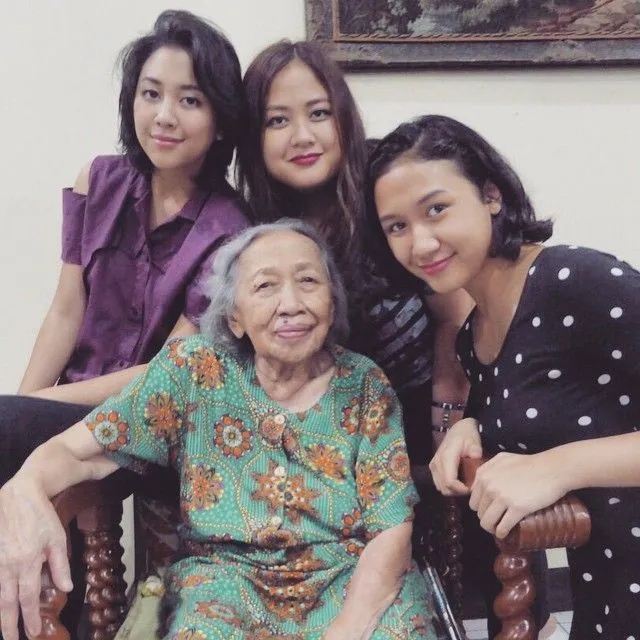 Foto-foto Seru Keseharian Selebriti Indonesia yang Membuktikan Bahwa Mereka Juga Manusia Biasa 35