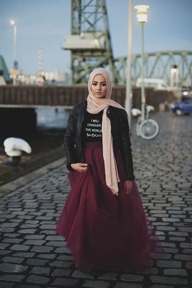 Kata Cowok: Cewek Berjilbab Memang Terlihat Berbeda. Karena.... 13