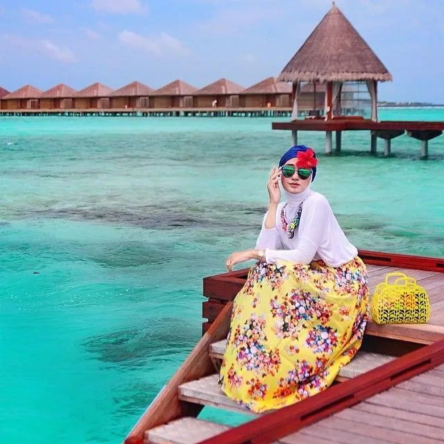 Gaya Cantik untuk Vakansi ke Pantai Tanpa Perlu Tampil Seksi Pakai Bikini 18