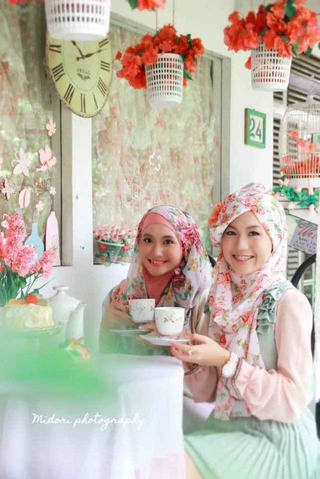 Kata Cowok: Cewek Berjilbab Memang Terlihat Berbeda. Karena.... 11