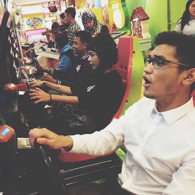 Foto-foto Seru Keseharian Selebriti Indonesia yang Membuktikan Bahwa Mereka Juga Manusia Biasa 32