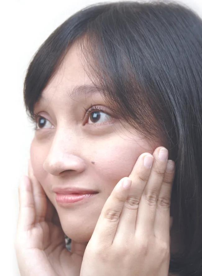 8 Gerakan Senam Wajah yang Bikin Mukamu Cantik Natural. Bahkan Tanpa Krim Perawatan 12