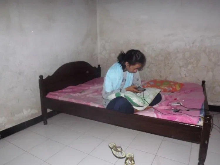 Kepada Rumah yang Selalu Ada di Kepalaku. Tunggu, Aku Sedang Menabung Rindu 17