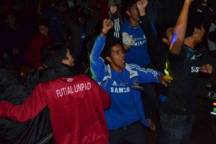 10 Alasan Kenapa Kamu Harus Mengiyakan Ketika Pacar Mengajak Nobar 17
