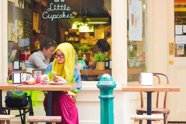 Kata Cowok: Cewek Berjilbab Memang Terlihat Berbeda. Karena.... 18