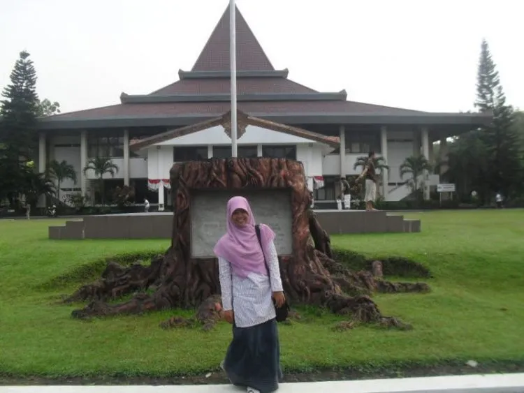 Sekelumit Cerita yang Hanya Dipahami Oleh Mahasiswa UNS Surakarta! 98