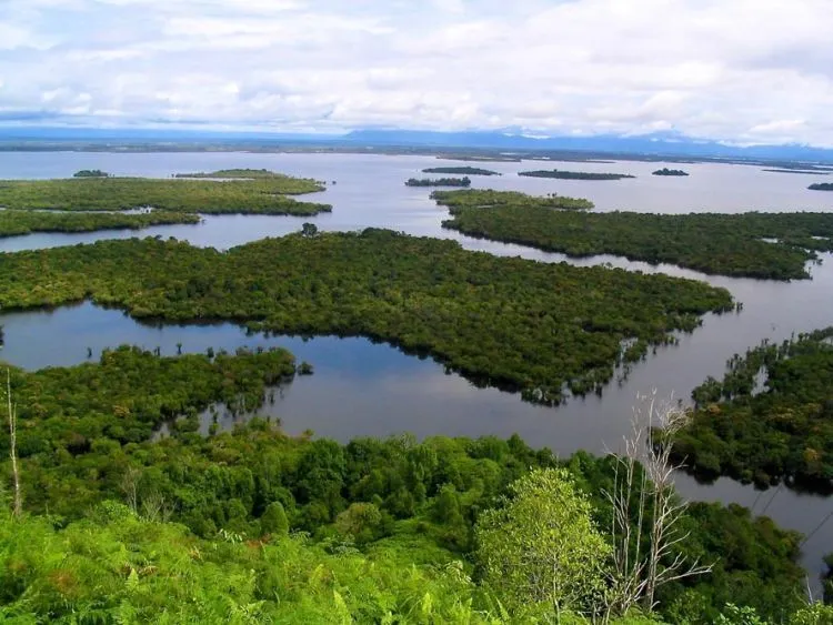 10 Tempat Wisata di Kalimantan yang Keren & Tersembunyi 11