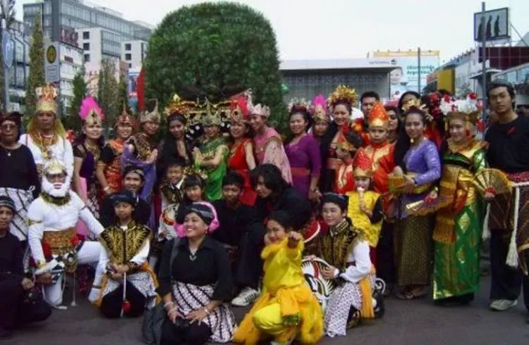 Kebiasaan-Kebiasaan Ajaib yang Menjadikan Kamu Orang Indonesia Asli 66