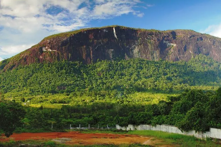 10 Tempat Wisata di Kalimantan yang Keren & Tersembunyi 18
