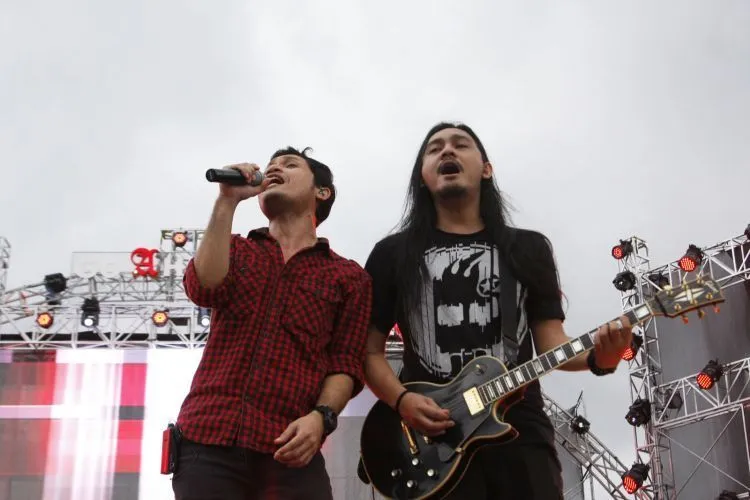 11 Alasan Kenapa Dewa 19 Harus Pensiun Jadi Band Nostalgia dan Segera Kembali Berkarya 13