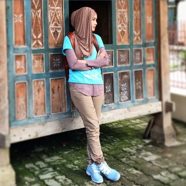 Mau Modis Berhijab Tapi Nggak Pakai Ribet? Yuk Sontek 7 Gaya Berpakaian Ini! 18
