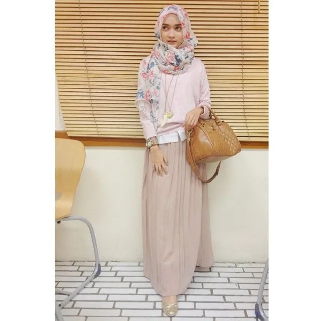 Mau Modis Berhijab Tapi Nggak Pakai Ribet? Yuk Sontek 7 Gaya Berpakaian Ini! 14