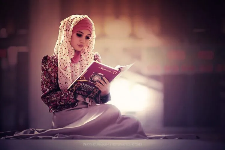 Kata Cowok: Cewek Berjilbab Memang Terlihat Berbeda. Karena.... 12