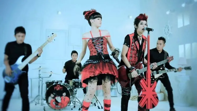 11 Alasan Kenapa Dewa 19 Harus Pensiun Jadi Band Nostalgia dan Segera Kembali Berkarya 17