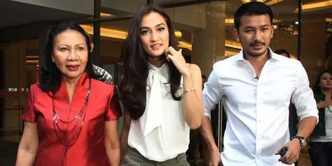 Pertanyaan-Pertanyaan Kepo yang Paling Sering Membuat Pengantin Baru Salah Tingkah 49