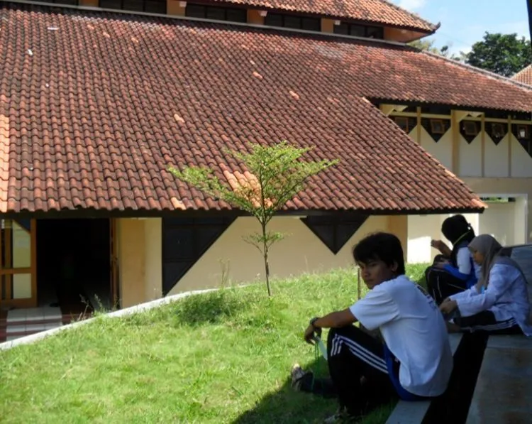 Sekelumit Cerita yang Hanya Dipahami Oleh Mahasiswa UNS Surakarta! 156