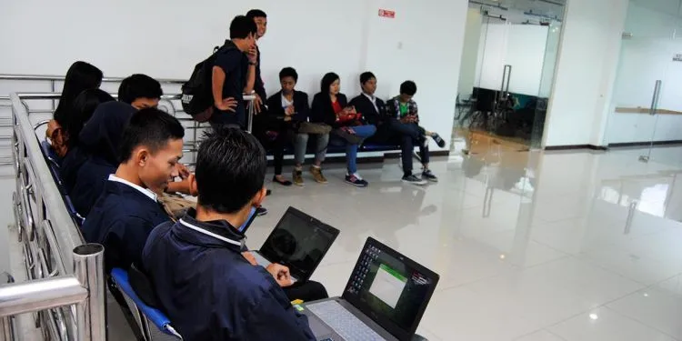 Meski Tampangnya Nerdy, 11 Kualitas Mahasiswa Teknik Informatika Ini Tak Bisa Diremehkan 21