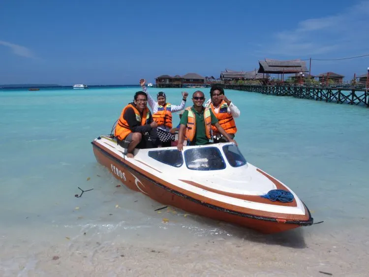 Kepulauan Derawan: Nirwana Kecil di Muka Bumi yang Menunggu Untuk Kamu Jelajahi 26