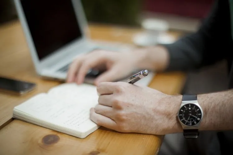 Ini Alasan Kenapa Mahasiswa Harus Menyimpan Laptop dan Kembali Mencatat Dengan Tangan 18