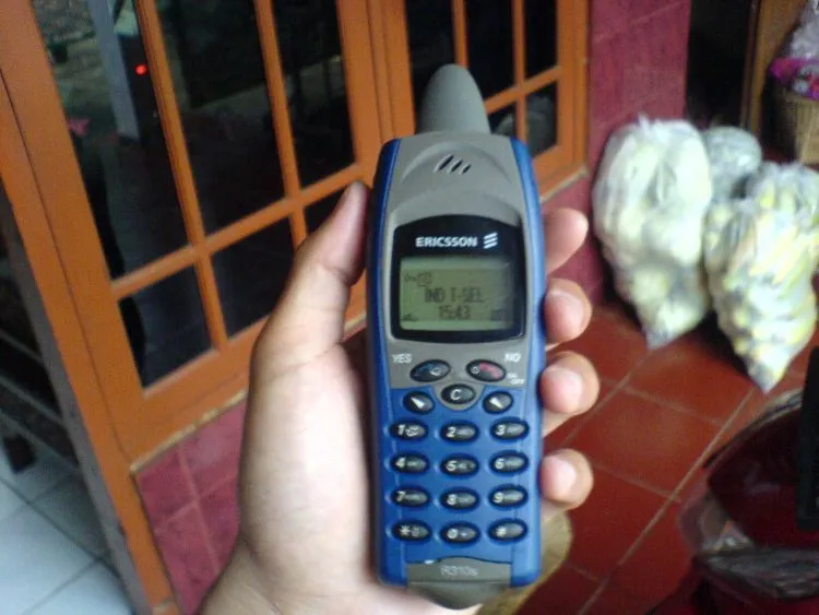 Barisan Kenangan yang Membuatmu Teringat Masa-Masa Bahagia Bersama HP Jadulmu 23